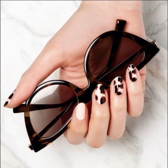 Color Street | Show and Shell, tortoise design nail strips - Picture 2 of 10